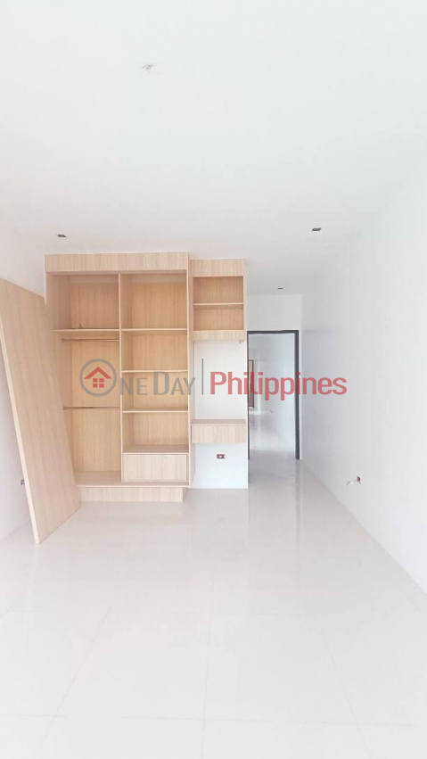 5BR TOWNHOUSE FOR SALE IN TANDANG SORA QUEZON CITY _0