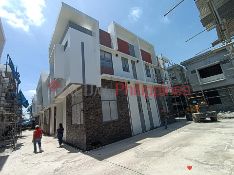2-Storey Townhouse EDSA Muñoz, Quezon City _0